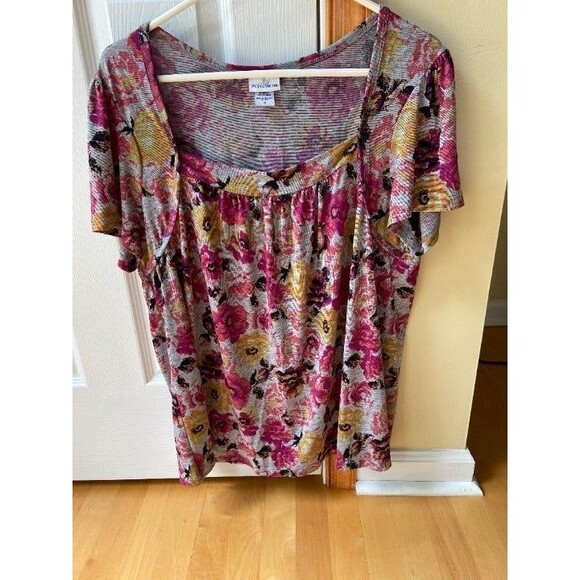 Jaclyn Smith Short Sleeve Floral Top - Picture 1 of 3